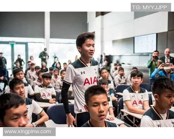 周强畅谈足球生涯的起伏与梦想追逐之路